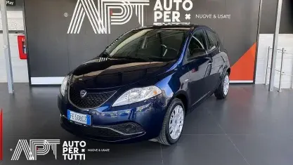 Usata Lancia Ypsilon Gold 95 CV (69 kW) 2016 Blu Utilitaria