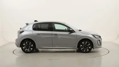Usata Peugeot 208 Allure 101 CV (74 kW) 2025 Grigiogrigio Utilitaria