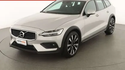 Usata Volvo V60 CC Business Edition 190 CV (139 kW) 2020 Grigio Station wagon