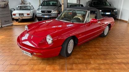 Usata Alfa Romeo Spider 106 CV (77 kW) 1990 Rosso Cabrio