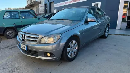 Usata Mercedes C200 Elegance 136 CV (100 kW) 2011 Grigio Berlina