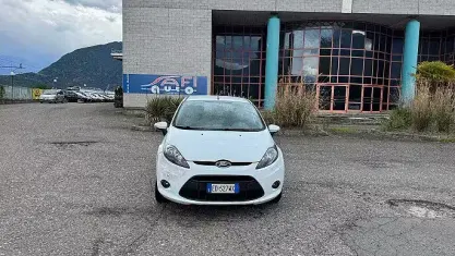 Usata Ford Fiesta 68 CV (50 kW) 2010 Bianco Berlina