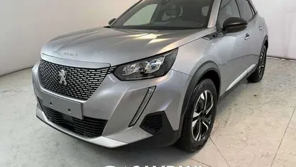 Usata Peugeot e-2008 Allure 100 kW (136 CV) 2023 Grigio SUV