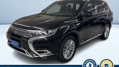 Nero pastello Usata 2019 Mitsubishi Outlander P-HEV SUV | 18.400 €
