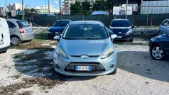 Usata 2010 Ford Fiesta Tre volumi | 2499 € (Buon prezzo)