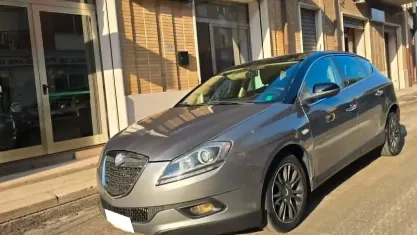 Usata Lancia Delta 120 CV (88 kW) 2009 Grigio Utilitaria