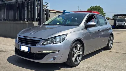 Grigio nuvola Usata 2014 Peugeot 308 Allure Tre volumi | 7990 € (Buon prezzo)