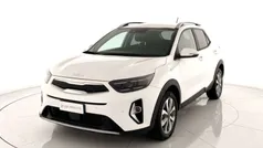 Bianco Usata 2024 Kia Stonic Style SUV | 17.300 € (Buon prezzo)