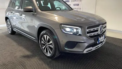 Grigio metallizzato Usata 2022 Mercedes GLB180 Business SUV | 23.900 € (Ottimo prezzo)