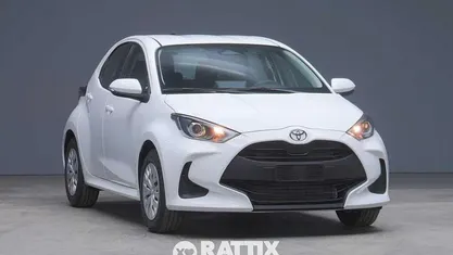 Bianco Nuova 2025 Toyota Yaris Hybrid Active Due volumi | 21.278 € (Buon prezzo)