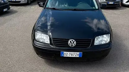 Usata VW Bora Trendline 101 CV (74 kW) 2000 Nero Berlina