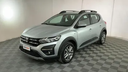 Usata Dacia Sandero Comfort 91 CV (66 kW) 2021 Argento