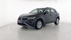 Deep black perlato Usata 2024 VW T-Roc Life SUV | 25.400 € (Buon prezzo)