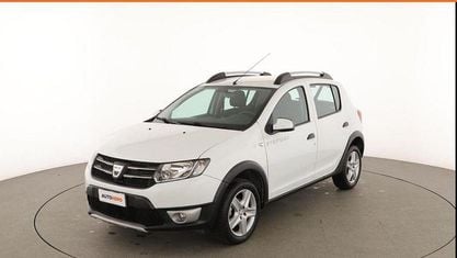 Usado Dacia Sandero Prestige 90 HP (66 kW) 2015 Branco Sedan