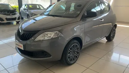 Usata Lancia Ypsilon S 71 CV (52 kW) 2024 Grigio Utilitaria