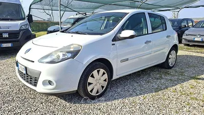 Usata Renault Clio II Dynamique 75 CV (55 kW) 2011 Bianco Berlina