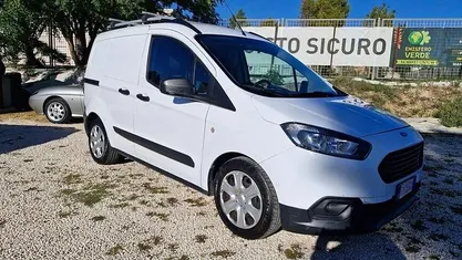 Bianco Usata 2019 Ford Tourneo Courier Sport Monovolume | 8490 € (Buon prezzo)