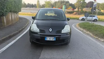 Usata Renault Modus Dynamique 101 CV (74 kW) 2010 Nero Monovolume