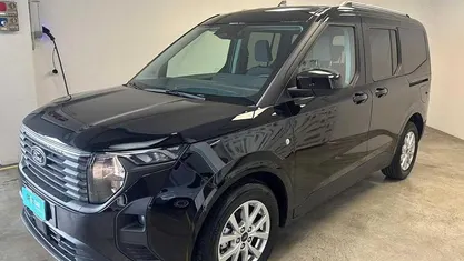 Usata Ford Tourneo Courier Titanium 126 CV (92 kW) 2025 Nero Monovolume