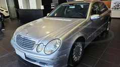 Argento Usata 2003 Mercedes E220 Elegance Tre volumi | 4500 € (Buon prezzo)