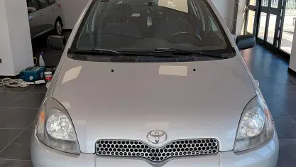 Usata Toyota Yaris 68 CV (50 kW) 2001 Grigio Berlina