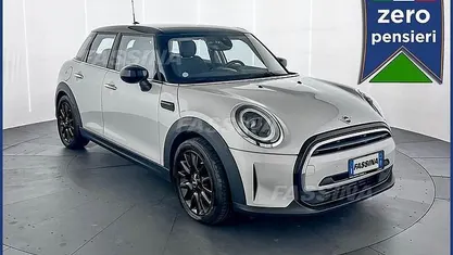 Usata Mini Cooper Classic 136 CV (100 kW) 2022 Nero/grigio Utilitaria