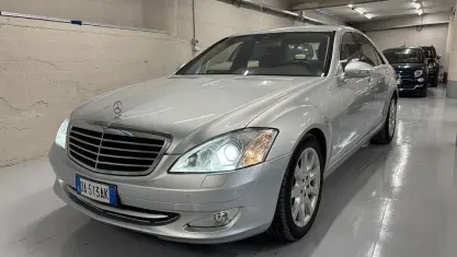 Usata Mercedes S500 387 CV (284 kW) 2006 Argento Berlina