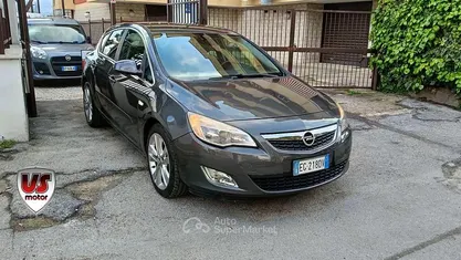 Usata Opel Astra Cosmo 110 CV (80 kW) 2010 Gray Berlina