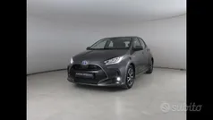 Grigio Usata 2021 Toyota Yaris Hybrid Trend Tre volumi | 15.300 € (Buon prezzo)
