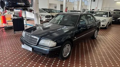Usata 1996 Mercedes C180 Classic Tre volumi | 3900 € (Buon prezzo)