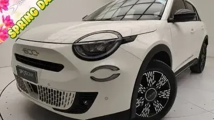 Begagnad Fiat 600 145 HK (106 kW) 2025 Vit SUV