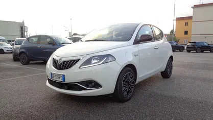 Usata 2023 Lancia Ypsilon Gold Due volumi | 12.900 € (Buon prezzo)