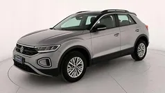 Pyrit silver metallizzato nero Usata 2024 VW T-Roc Life SUV | 28.500 € (Buon prezzo)