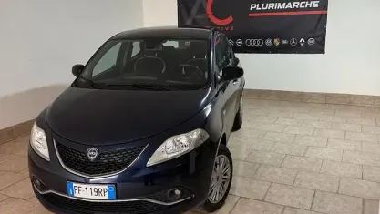 Usata Lancia Ypsilon 80 CV (58 kW) 2016 Bluazzurro Utilitaria