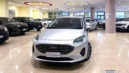 Grigio(met.) Usata 2022 Ford Fiesta Titanium Due volumi | 13.800 € (Buon prezzo)