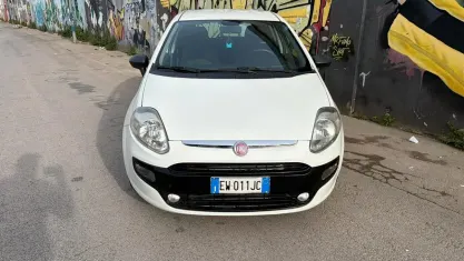 Usata Fiat Punto Street 75 CV (55 kW) 2015 Bianco Utilitaria