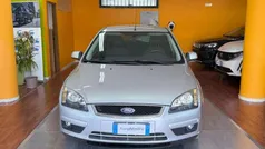 Grigio Usata 2007 Ford Focus Tre volumi | 1900 € (Buon prezzo)