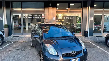 Usata Toyota Yaris 69 CV (50 kW) 2011 Grigio Utilitaria