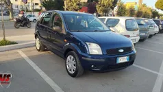 Blu Usata 2004 Ford Fusion Tre volumi | 1999 € (Buon prezzo)