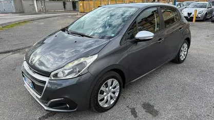 Usata Peugeot 208 68 CV (50 kW) 2015 Utilitaria