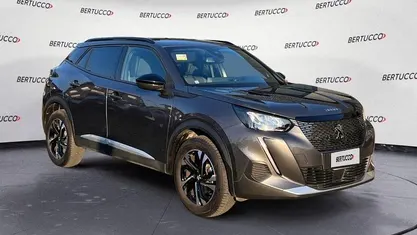 Nero Usata 2023 Peugeot 2008 Allure SUV | 18.500 € (Buon prezzo)
