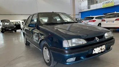 Blu pastello Usata 1993 Renault 19 Tre volumi | 2890 €