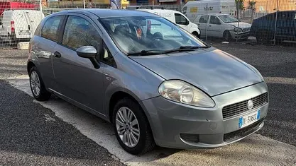 Usata Fiat Grande Punto Active 65 CV (47 kW) 2007 Blu Utilitaria