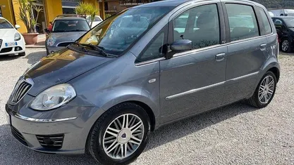 Usata Lancia Musa 95 CV (69 kW) 2008 Grigio Monovolume