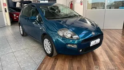 Usata Fiat Punto Lounge 95 CV (69 kW) 2014 Blu Utilitaria