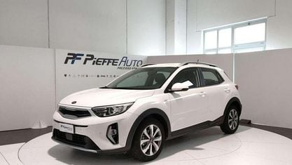 Używany Kia Stonic Style 100 KM (73 kW) 2021 Biały SUV