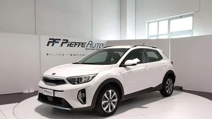Usata Kia Stonic Style 100 CV (73 kW) 2021 Bianco SUV