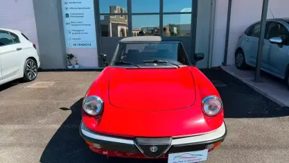 Usata Alfa Romeo Spider 106 CV (77 kW) 1990 Rosso Cabrio