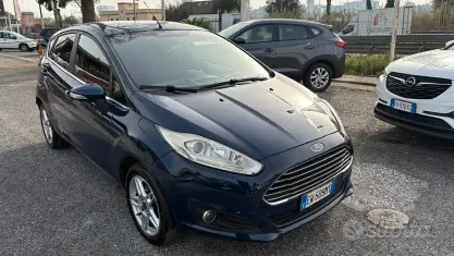 Usata Ford Fiesta 97 CV (71 kW) 2014 Blu Utilitaria