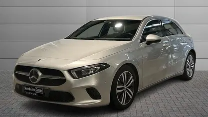 Usata Mercedes A180 116 CV (85 kW) 2021 Argento Utilitaria